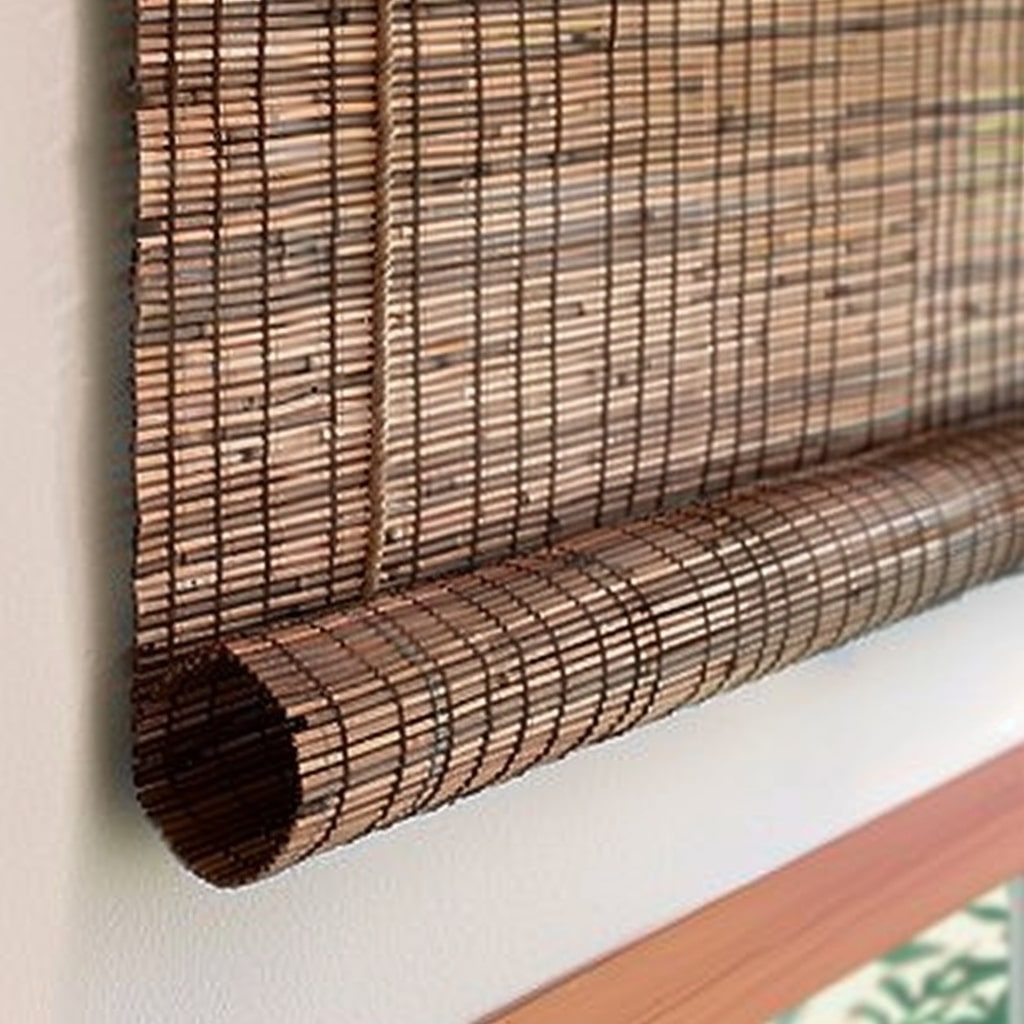 Roll-up blind cord and pulley mechanism in close view